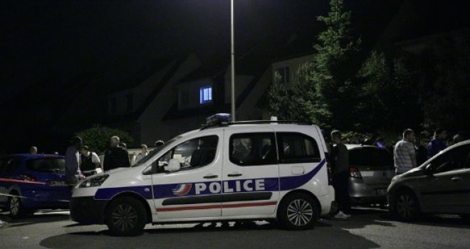 Francuska: U antiterorističkoj operaciji kod Pariza uhapšeno 20 osoba