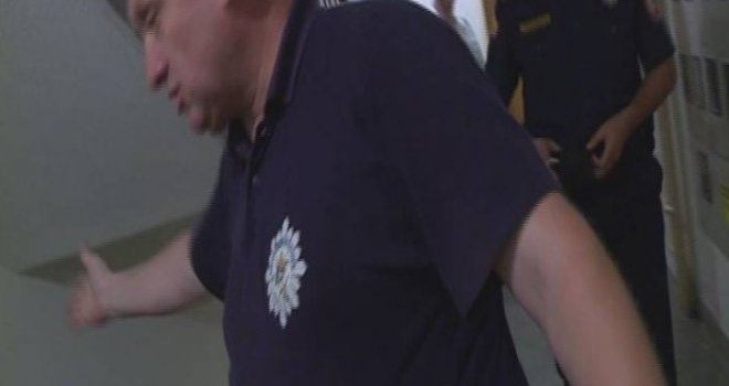 Sudski policajac nasrnuo na snimatelja BN televizije i zavrnuo mu ruku... Tražimo istragu i sankcije!