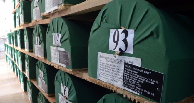 Kamion sa tabutima stigao u Potočare