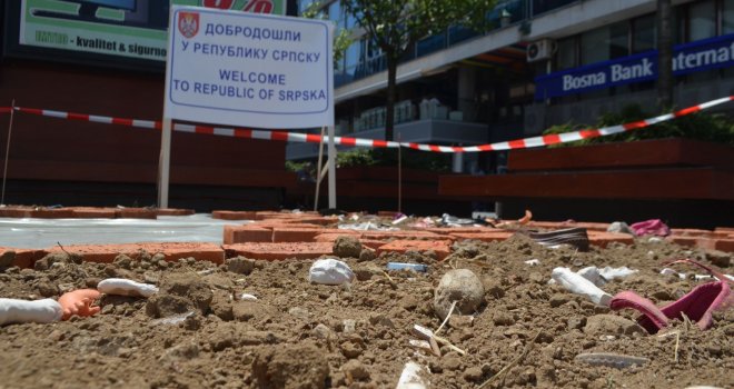 Lako je u Sarajevu busati se Srebrenicom... Zašto masovnu grobnicu niste postavili u Banjoj Luci?!