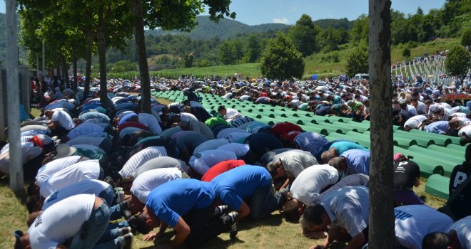 Klanjana dženaza za 127 srebreničkih žrtava, konačno nalaze smiraj