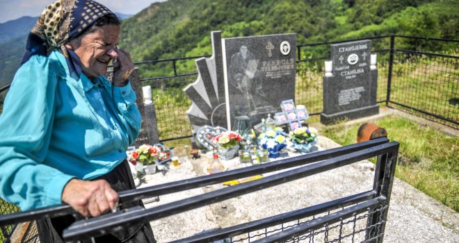 Potpredsjednik SRS-a: Valjda je svima poznato da nema te granice koju Šešelj ne može da prevaziđe