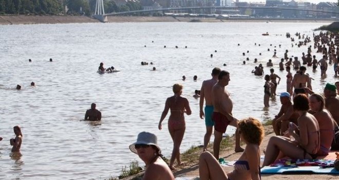 Strava na popularnoj plaži u Osijeku: Djevojka hodajući kroz plićak dotakla leš nagog utopljenika