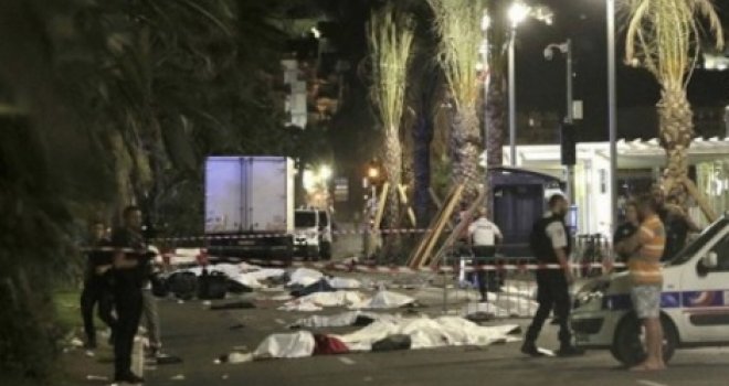 Sav užas terorizma u jednoj fotografiji: Pogledajte prizor koji je skamenio svijet