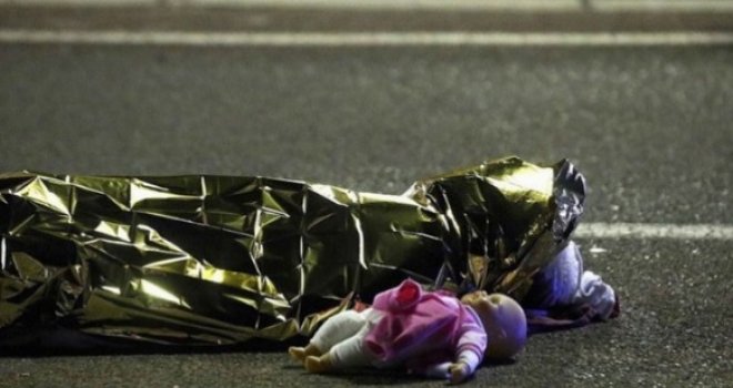 Objavljene jezive SMS poruke koje je terorista iz Nice poslao prije krvavog pohoda kamionom