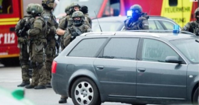 Grad potpuno blokiran, sumnja se na terorizam: Jedan napadač izvršio samoubistvo?! 