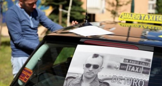 Vijest koja je obišla svjetske medije: Sarajevski taksisti okitili auta De Nirovim slikama i postali hit!