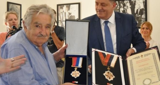 Krug 99 pisao Joseu Mujici: Ovaj orden prije Vas primili su Karadžić i Krajišnik, u gradu gdje su s mosta bacani...