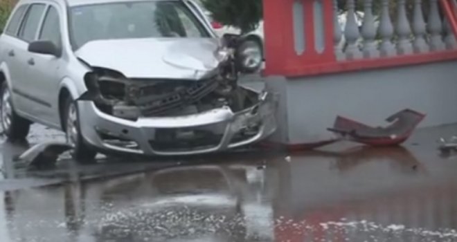 Tragedija u Bijeljini: Poginuo putnik u taksiju 