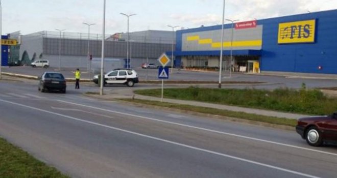 Dojava o postavljenoj bombi: Evakuisano osoblje i kupci bihaćkog FIS-a