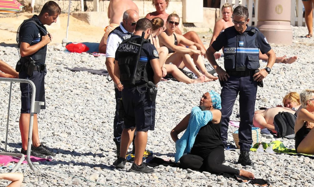 policija-plaza-burkini1