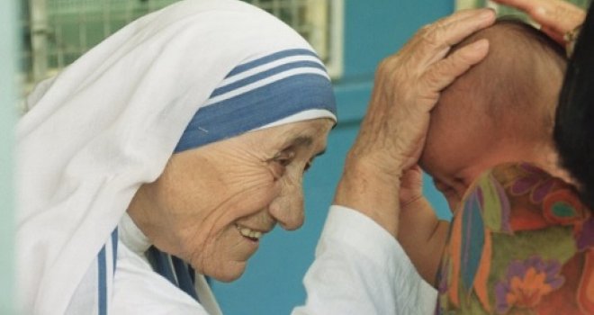 Papa Franjo proglasio Majku Terezu sveticom