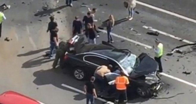U strašnoj nesreći uništen Putinov automobil, poginuo njegov vozač