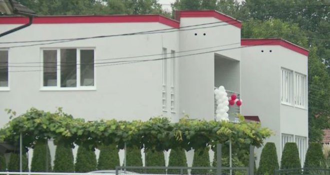 Otvorena nova 'hrvatska škola' u Kiseljaku: 'Djeca k'o djeca, igraju se zajedno, ali šta ćemo kad segregaciju...