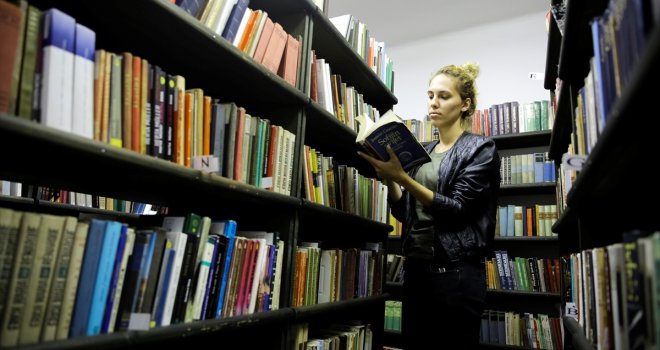 U BiH oko 90.000 nepismenih: Poražavajući odnos prema kulturi pisane i usmene riječi