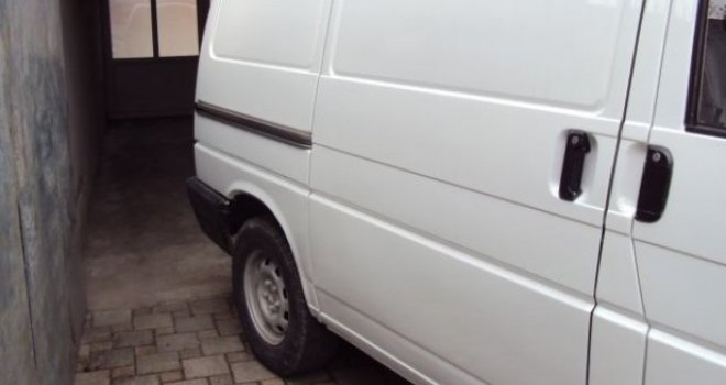 MUP KS potvrdio: N.N. muškarac pozivao djecu da uđu u bijeli Volkswagen kombi