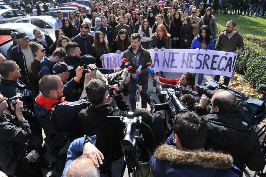 protesti-ispred-filozofskog-fakulteta-1