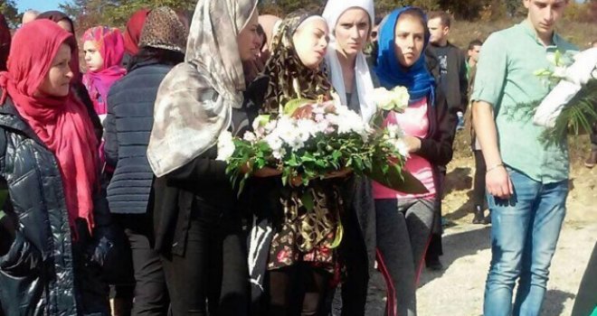 Suze i tuga u Bosanskoj Krupi: Klanjana dženaza Editi Malkoč