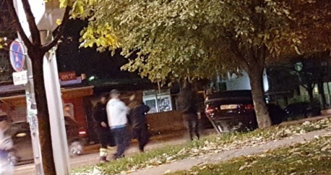 Sudar na Ciglanama, jedno vozilo završilo na krovu