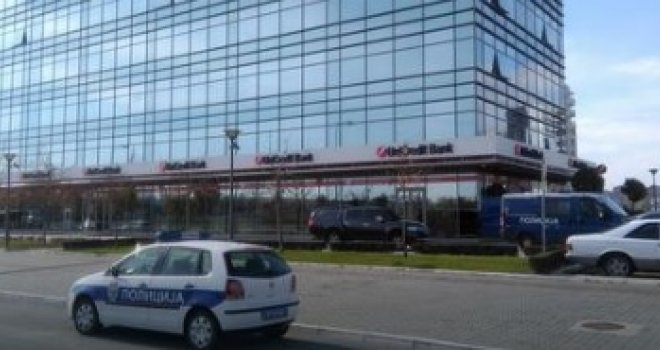 Sumnjiv paket u garaži zgrade u kojoj je i stan premijera Vučića?