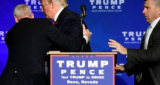 Uslijed panike zbog pištolja Trump evakuiran s pozornice u Nevadi