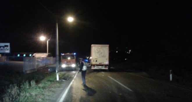 Nesreća u blizini Sarajeva: Sudarili se kamion i automobil, jedna osoba povrijeđena