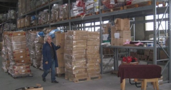 Gdje možete kupiti umjetne grudi za tri KM, naočale za 40 feninga, pegle za kosu, skutere...