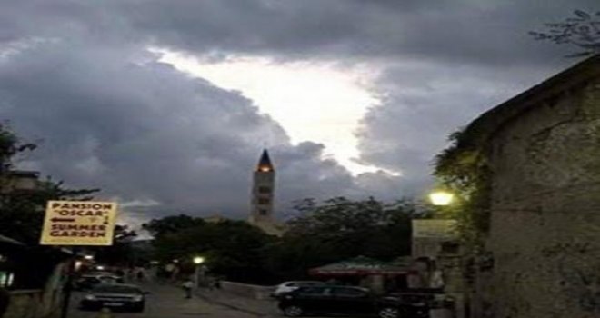 Iznad Mostara ukazala se BiH u oblicima