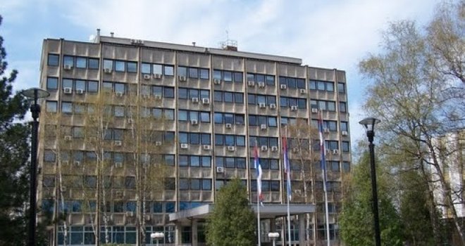 Demonstracija sile: Pripadnik obezbjeđenja Vijeća naroda RS-a napao novinara