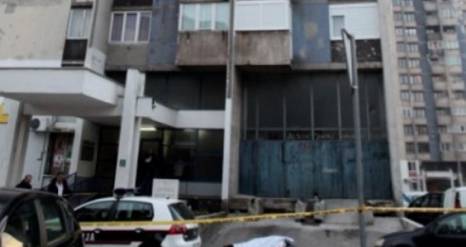 Muškarac skočio kroz prozor sa devetog sprata zgrade u Sarajevu