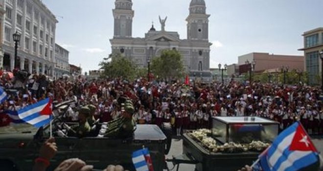 Viva Fidel: Hiljade Kubanaca se oprašta od Castra