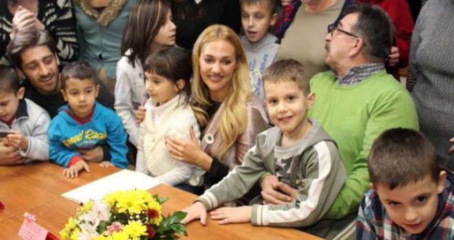 Sultanija Hurem djeci u Zenici dijelila paketiće: Radost za mališanje bez roditelja