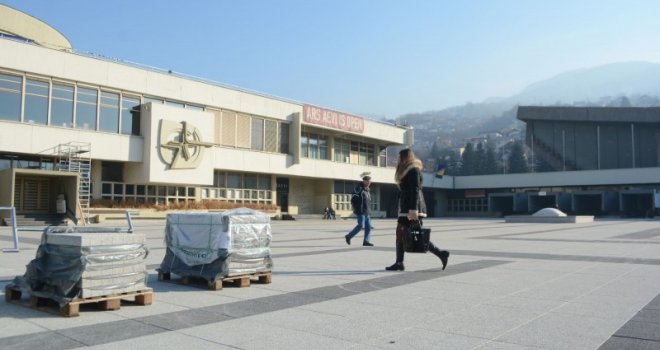 Tragedija na Skenderiji: Žena poginula nakon pada kroz kotlovnicu, ne zna se da li je riječ o samoubistvu