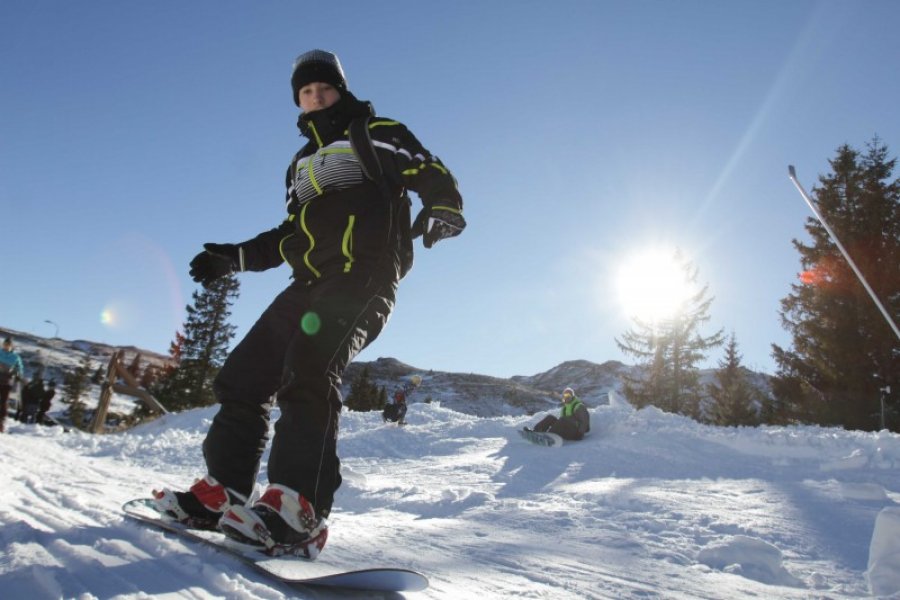otvorena-zimska-turisticka-sezona-na-jahorini-skijanje-bordanje-1