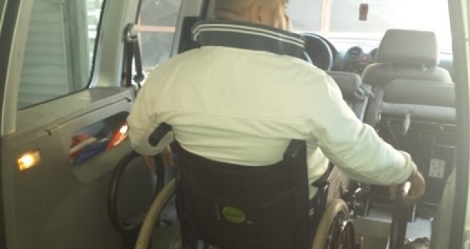 Sramota: Zašto Sarajevo ne dozvoljava specijalna vozila za prevoz osoba u invalidskim kolicima?
