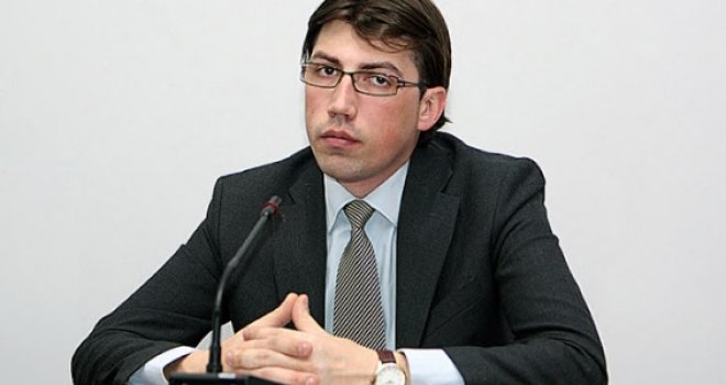 Plakalo: Osigurati stabilnu političku klimu i odgovoriti na pitanja iz Upitnika