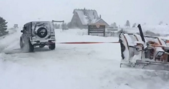 Snijeg stvorio velike probleme na cestama u BiH: Saznajte gdje je obustavljen saobraćaj