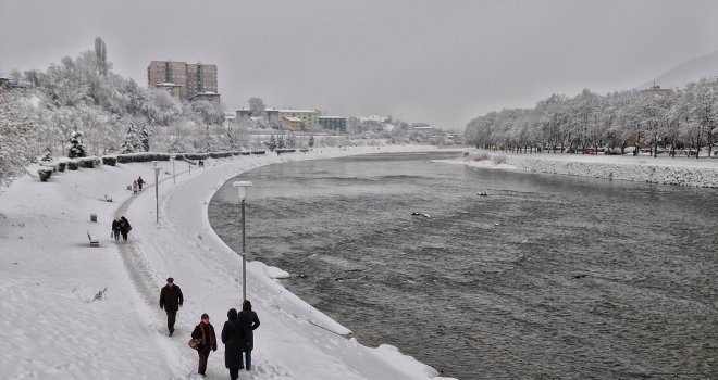 Žena skočila u smrt sa 15. kata solitera na lokaciji Kineski zid