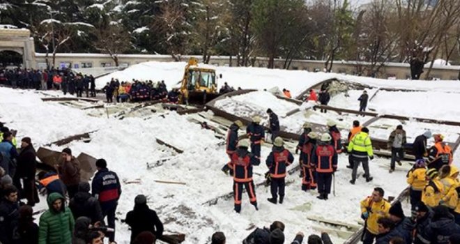 Srušio se krov džamije tokom dženaze: Poginule tri, povrijeđeno 20 osoba