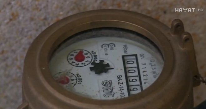 Nevjerovatna priča iz sarajevskog naselja: Građani se žalili da danima nemaju vode, a 'Vodovod' im popravio - staklo!