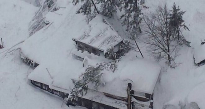 Spasioci još traže preživjele u lavini, pronađena tri živa šteneta