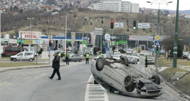 Povrijeđena pješakinja u naselju Bare, na nju naletio 'ford'