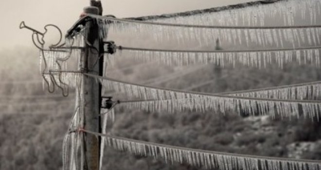 Vozači, oprez: Danas će padati ledena kiša