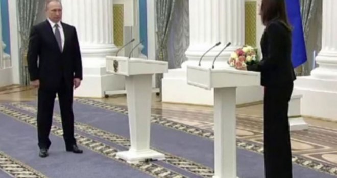 Nevjerovatno: Ovako je Putin odreagovao na pad poslužavnika