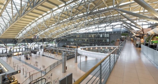 Evakuisane stotine putnika na aerodromu u Hamburgu zbog udisanja otrova