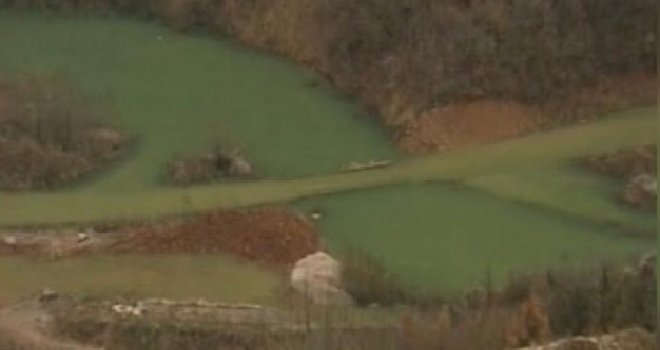 Klizište na području Kaknja prekinulo putnu komunikaciju