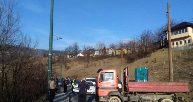 Kilometarske kolone na putu prema Vogošći: Zbog udesa na Kobiljoj glavi - kolaps na cesti