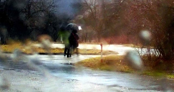 Rijeka Spreča se izlila, poplavljeno više od 60 hektara Sprečkog polja