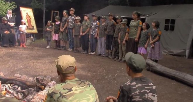 Igra kalašnjikovima: Srpski vjerski fanatici obučavaju djecu za rat, ovo je njihov kamp