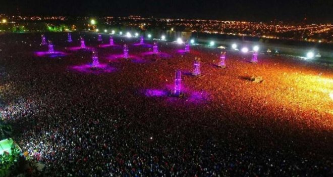 U naguravanju na koncertu Indija Solarija dvije osobe smrtno stradale